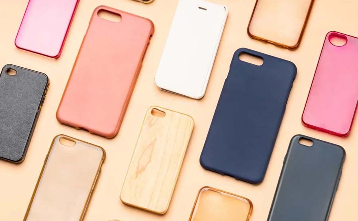 A variety of best phone cases in different materials and styles including leather, silicone, clear, and PC phone case